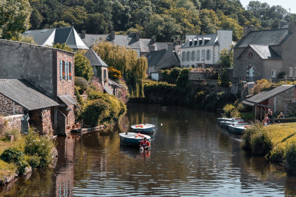 Botte schwimmen auf der Trieux in Pontrieux