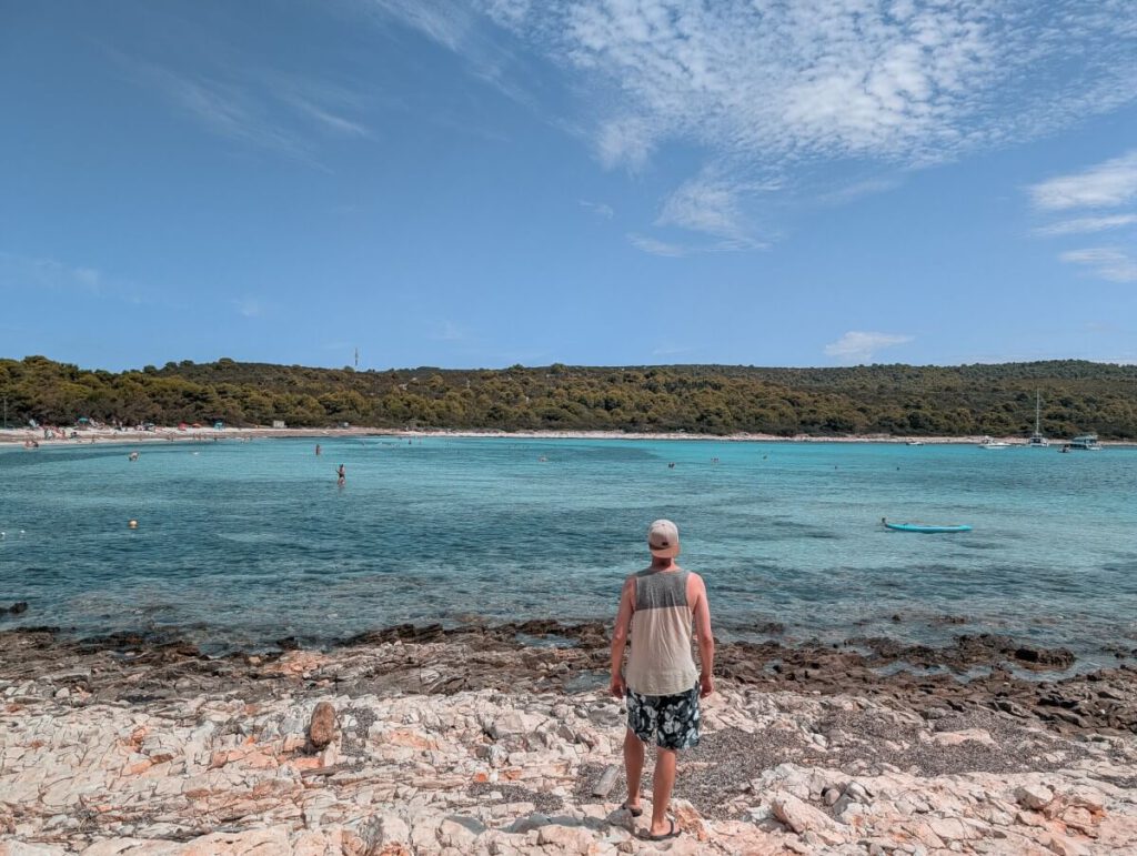 Türkis leuchtende Bucht am Sakarun Strand