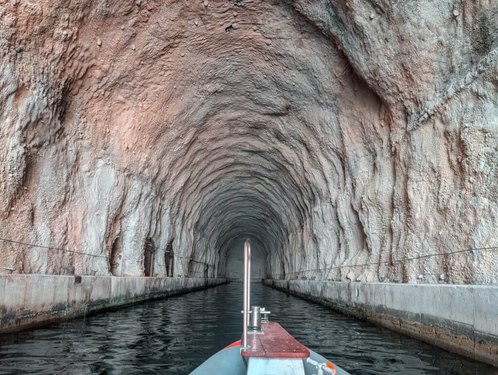 Militärtunnel bei der Insel Dugi Otok