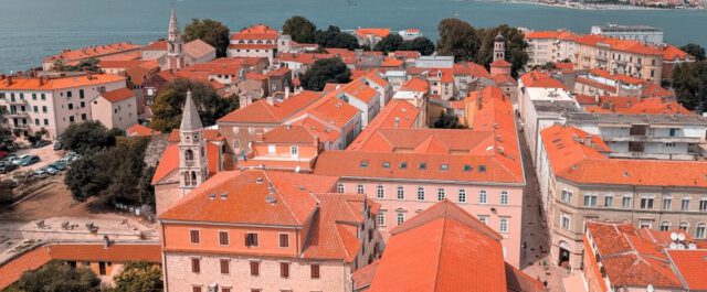 Blick über die Dächer von Zadar.
