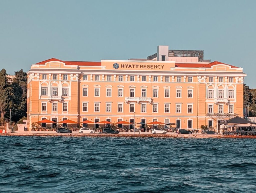 Außenfassade des Hyatt Regency Hotels in Zadar