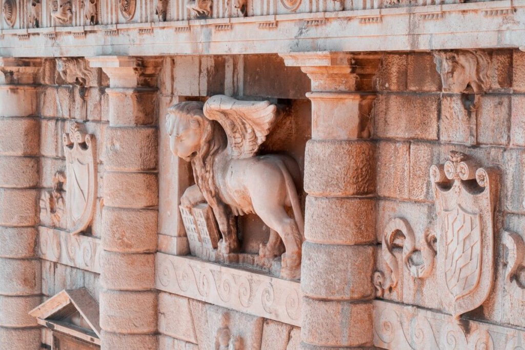Relief Der geflügelte Löwe von Venedig