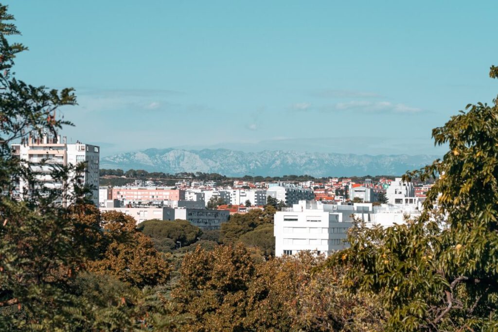Velebit-Gebirge am Horizont von Zadar