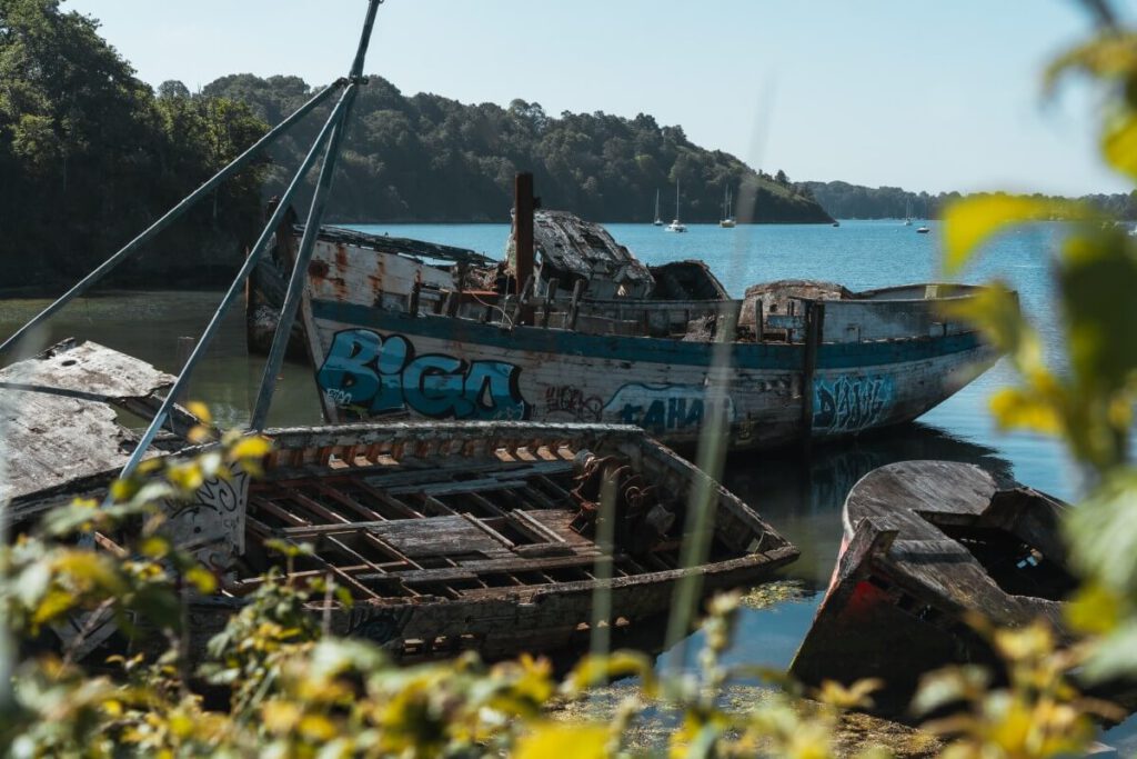 Alte Boote am Schiffsfriedhof bei Saint Malo
