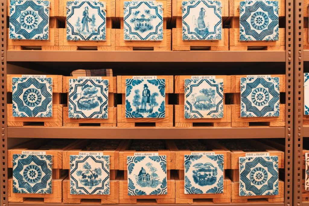 blaue Azulejo-Keramikfliesen