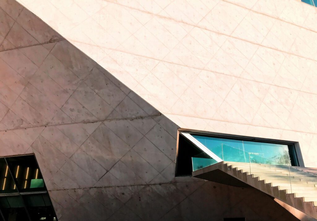 Eingang zur Casa da Musica in Porto
