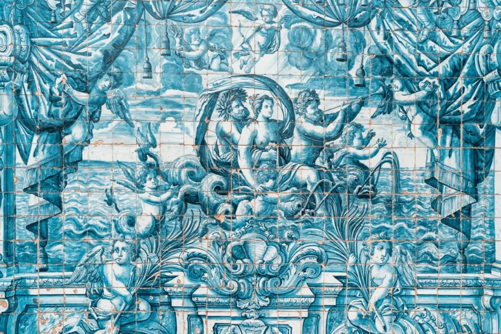 Azulejo von nah in der Kathedrale von Porto