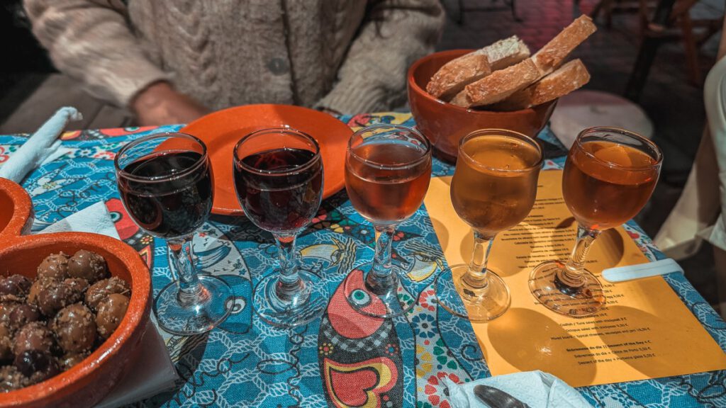 5 Gläser Portwein im Restaurant in Porto