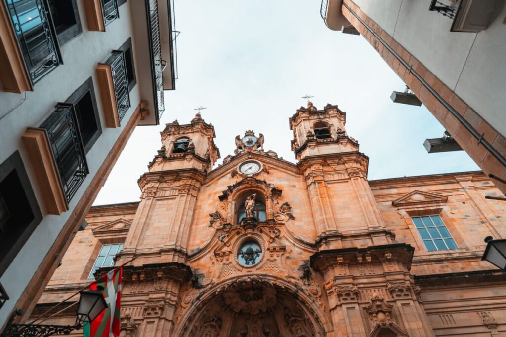 prachtvolles Hauptportal der Basilica Nuestra Señora del Coro 