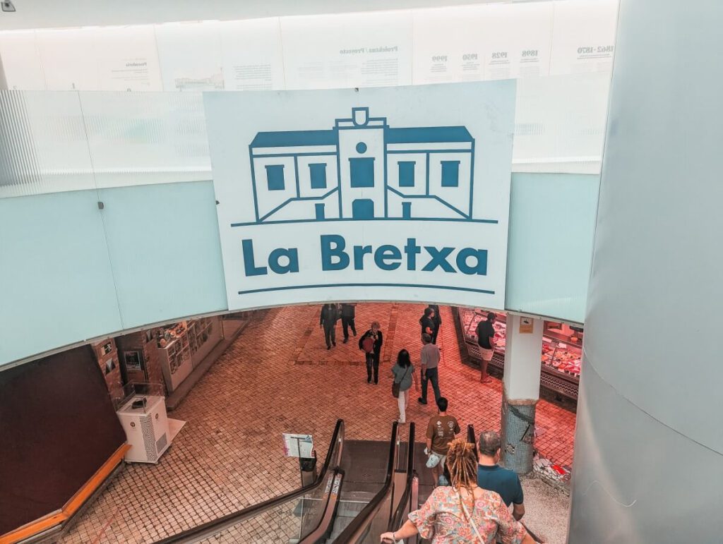 Rolltreppe zum Bretxa Markt