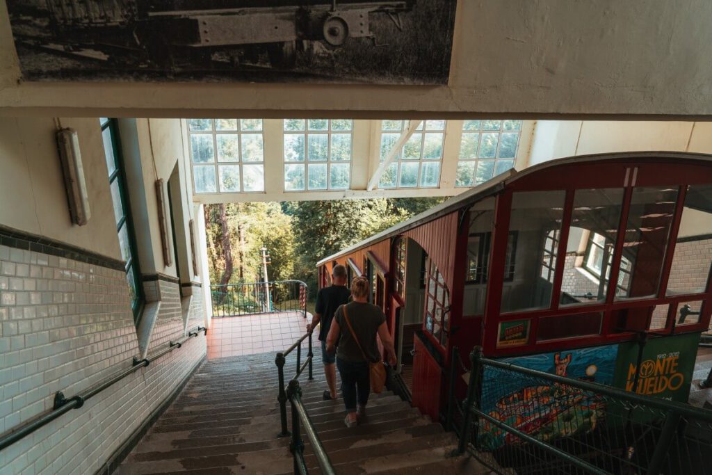 Funicular de Igueldo Wagen oben angekommen