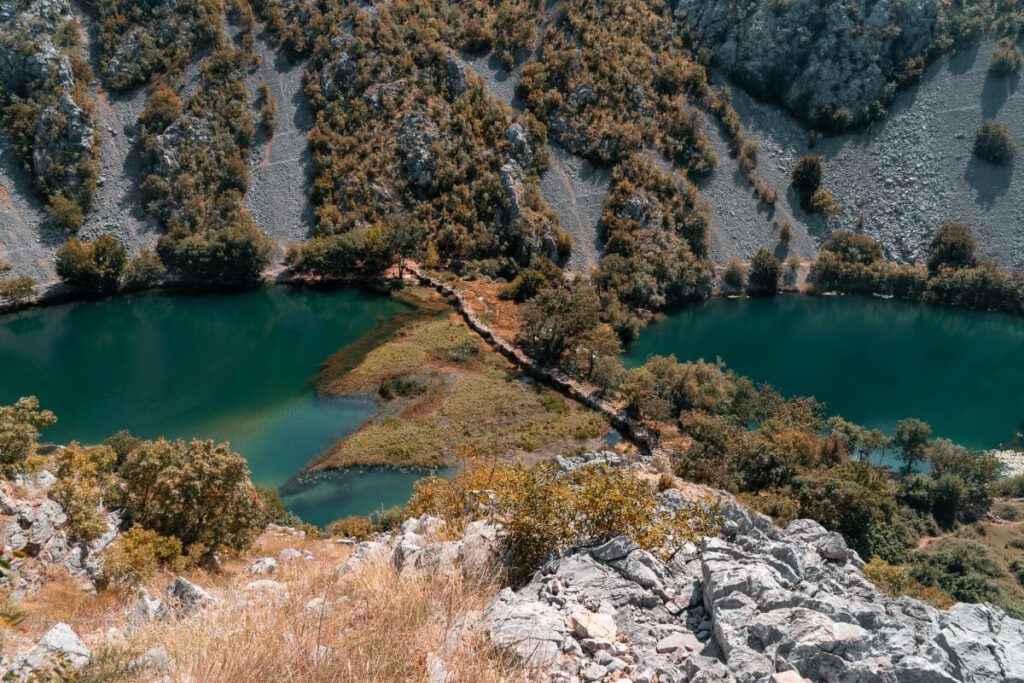 Brücke Kudin Most zwischen 2 Seen