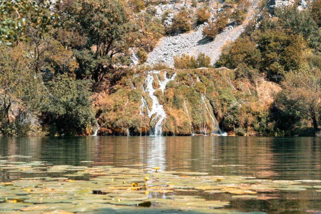 askaden des Wasserfalls am Kudin Most