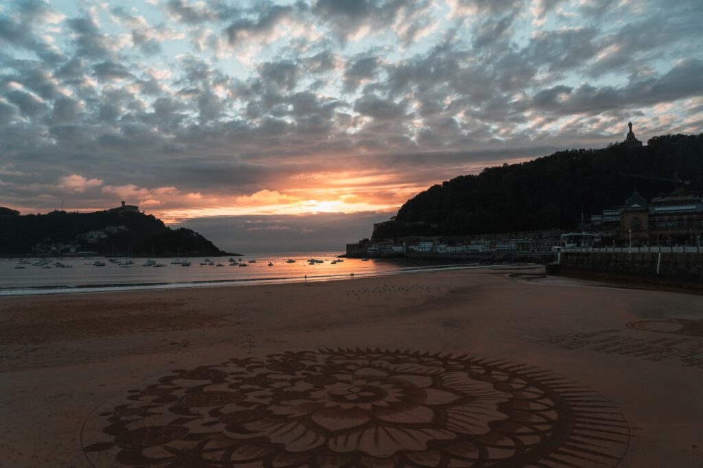 Sonnenuntergang am La Concha Strand in San Sebastian