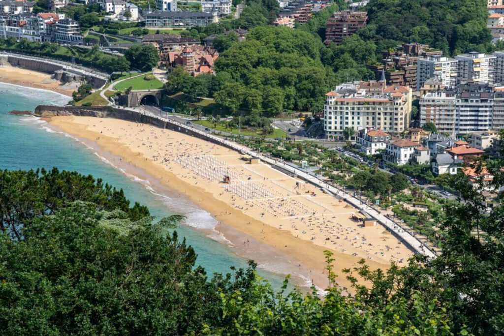 Ondarreta Strand in San Sebastián