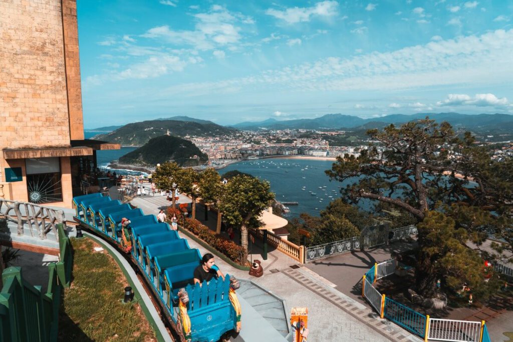 Holzachterbahn auf dem Monte Igueldo Vergnügungspark