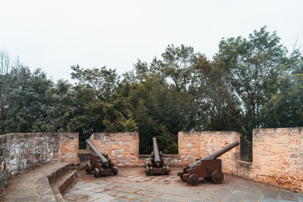 Kanonen auf der Festung am Monte Urgull