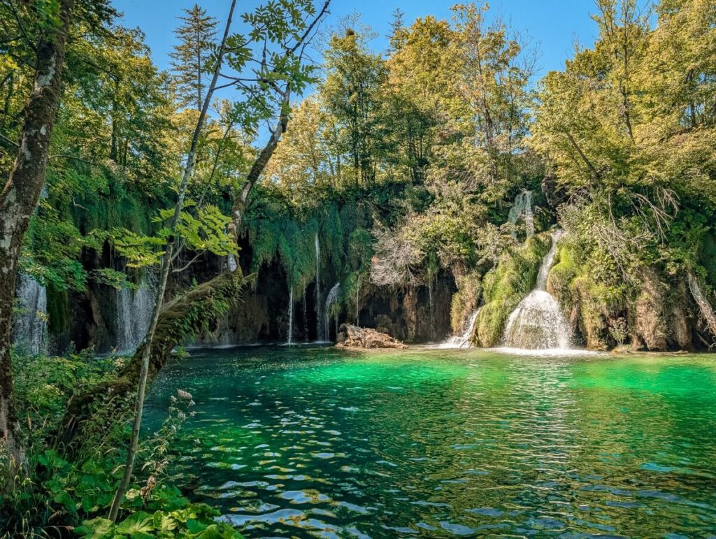 Einige Wasserfälle bei den Plitvicer Seen