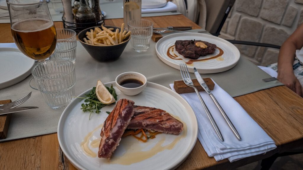 Tuna Steak im Restaurant Konoba Dvor