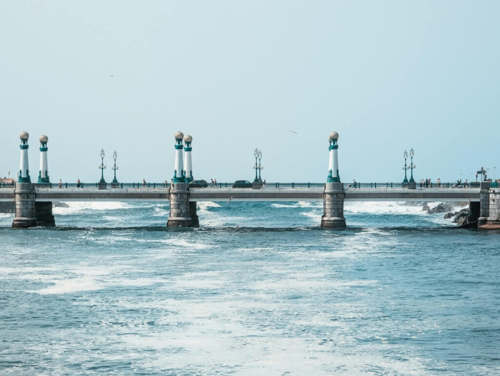 Brücke Puente de la Zurriola