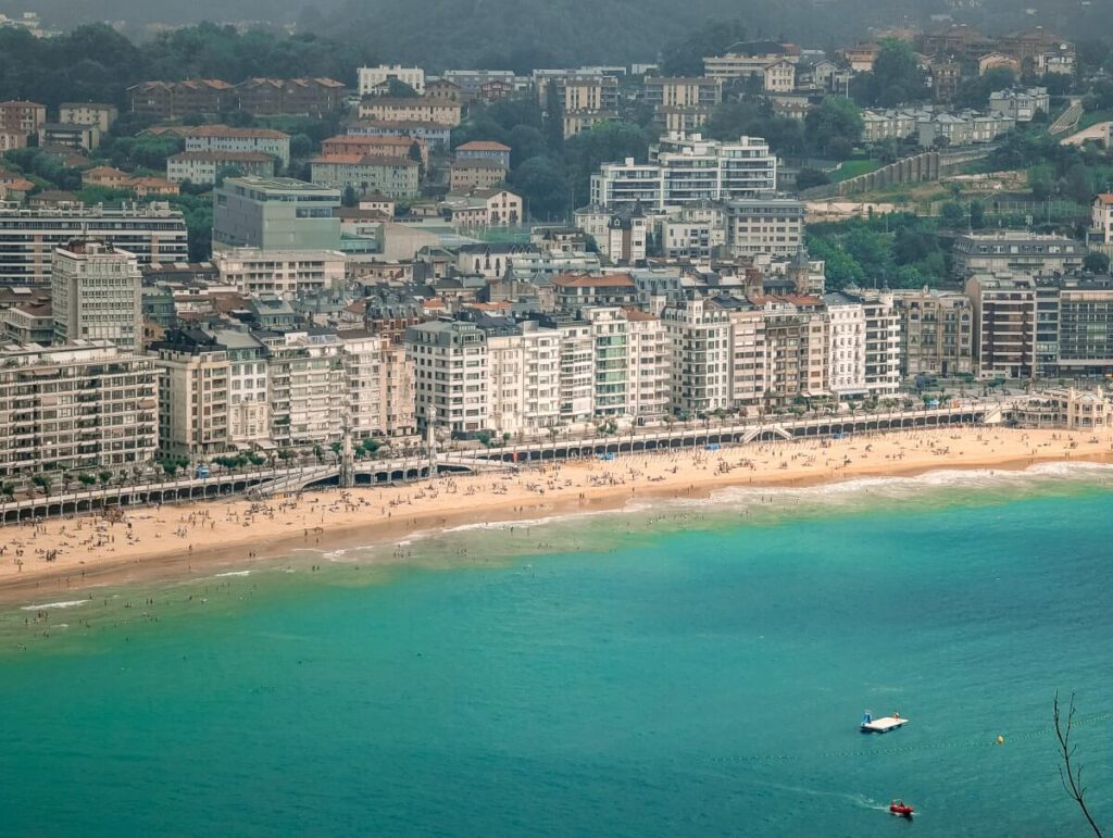 Der Stadtstrand von San Sebastian La Concha