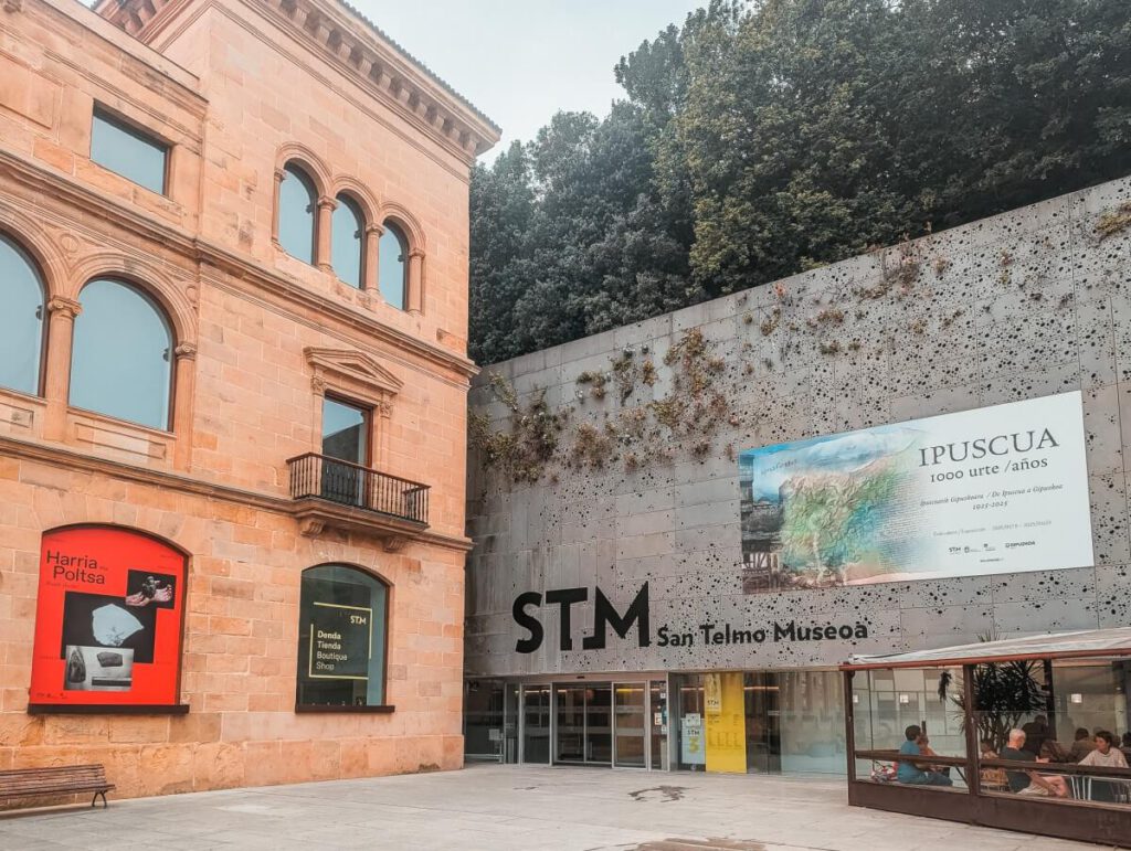 Eingang zum San Telmo Museum in San Sebastian