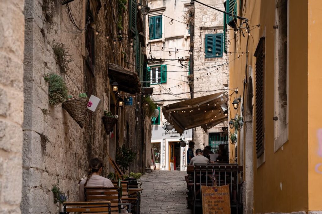 Gasse in der Altstadt von Šibenik