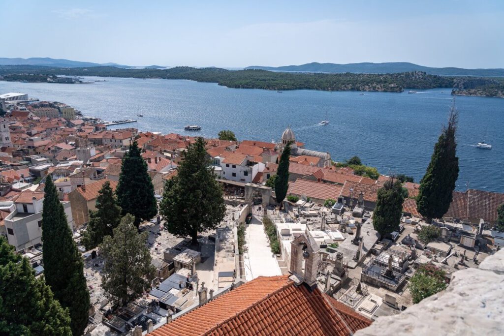 Blick auf die Altstadt von der Festung St. Michael in Šibenik