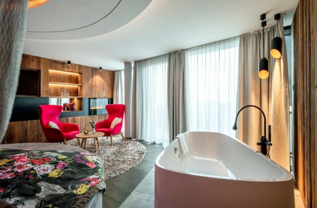 Whirlwanne in der Loveness  Suite Hotel Hüttenhof