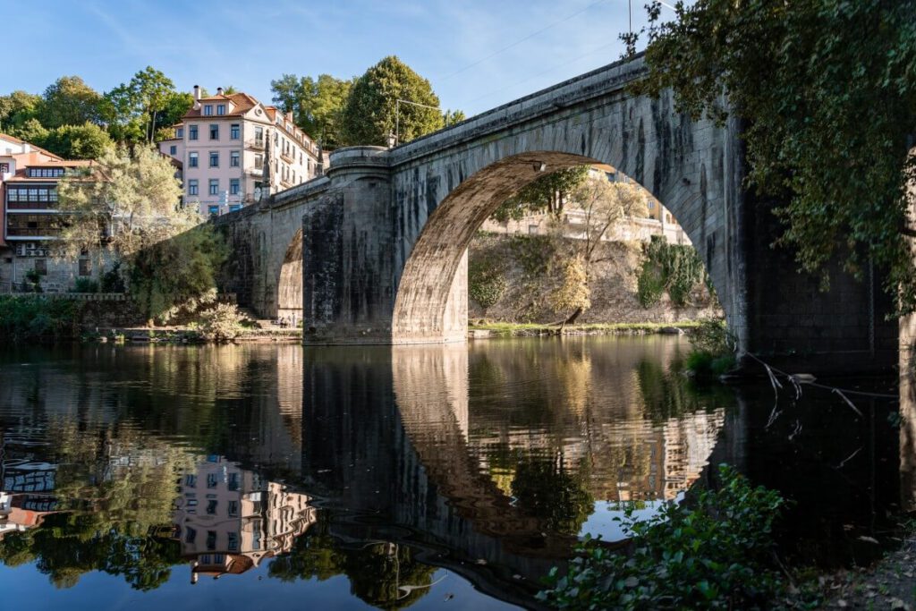 massiven Granitbrücke Ponte de São Gonçalo in Amarante