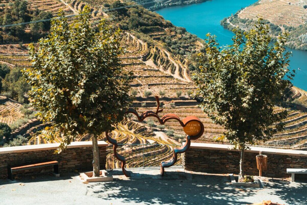 Miradouro de Nossa Senhora de Fátima Blick ins Tal