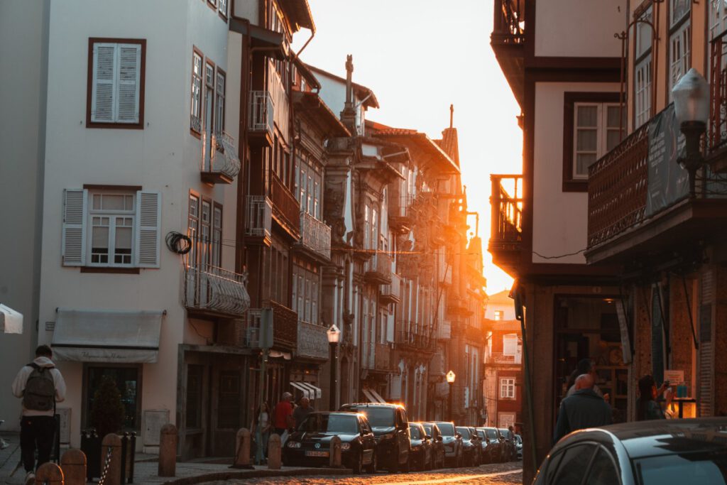 Licht in Gasse von Guimares