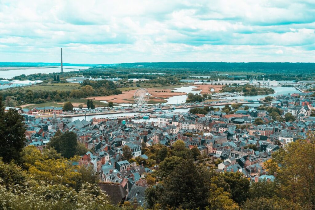 Blick über Honfleur vom Berg Joli
