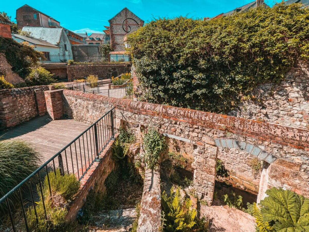 Jardin du Tripond Wände