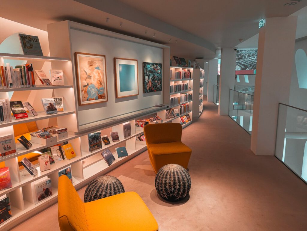 Sessel in der Mediathek des Les Franciscaines