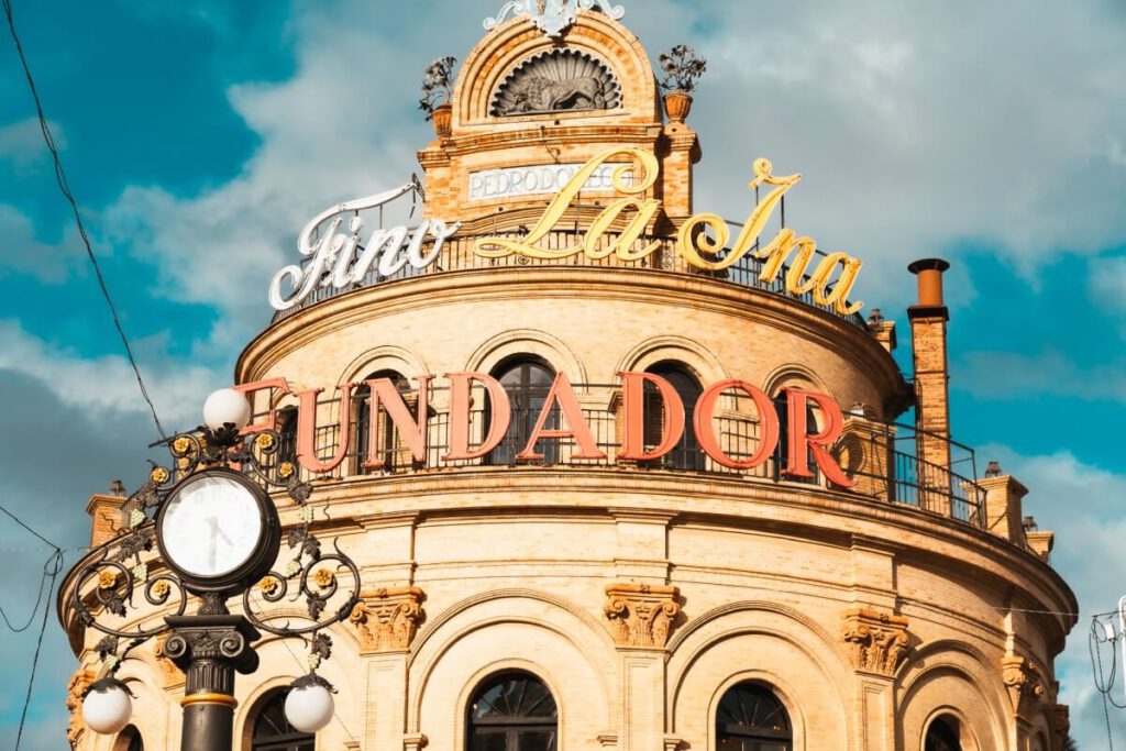 Fundador Aufschrift auf dem DAch das Gallo Azul