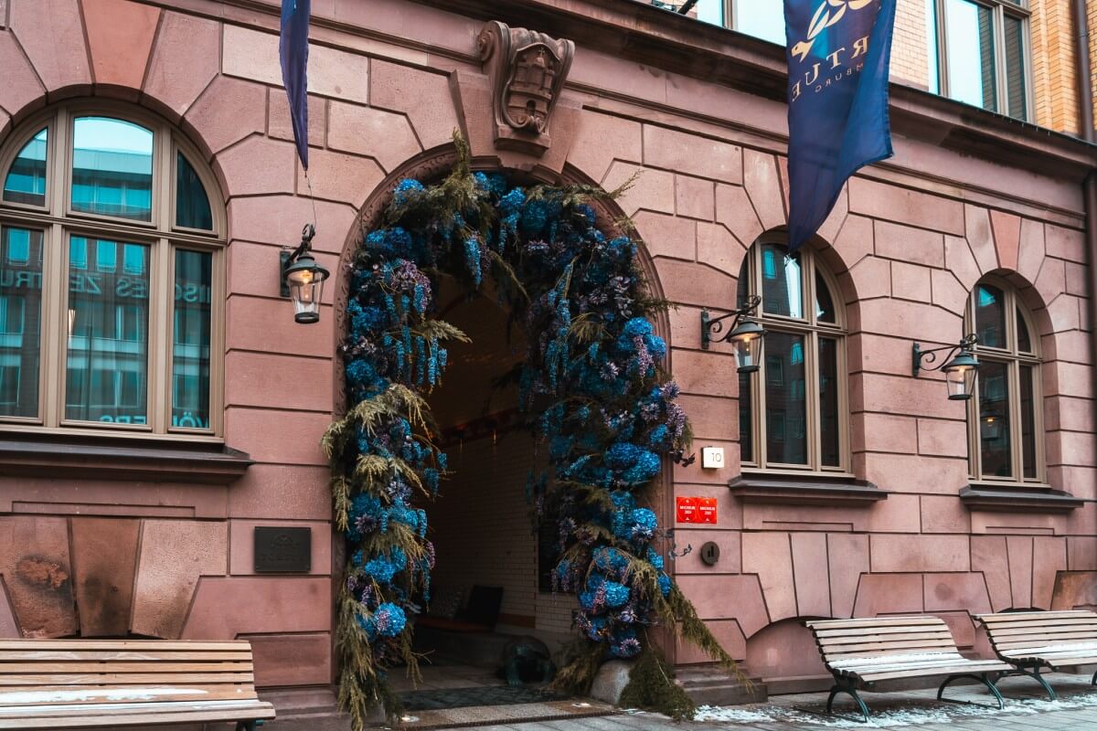 Geschmückter Eingang vom TORTUE HAMBURG