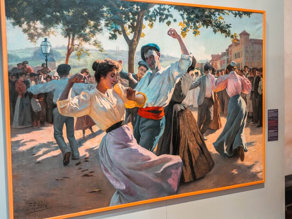 Gemälde im Baskischen Museum in Bayonne das einen traditionellen Tanz zeigt.