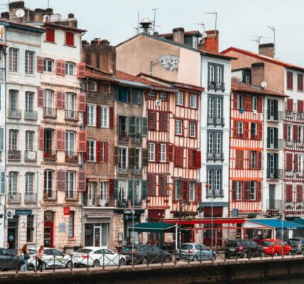 Schmale Fachwerkhäuser in Bayonne