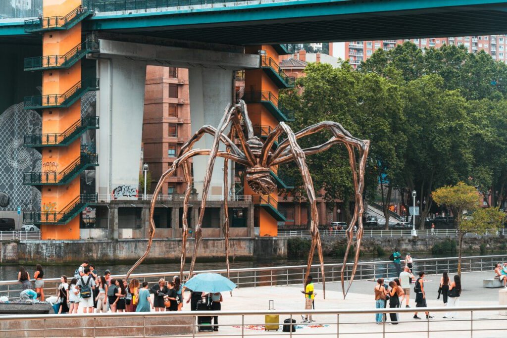Spinnenfigur "Maman" von Louise Bourgeois in Bilbao