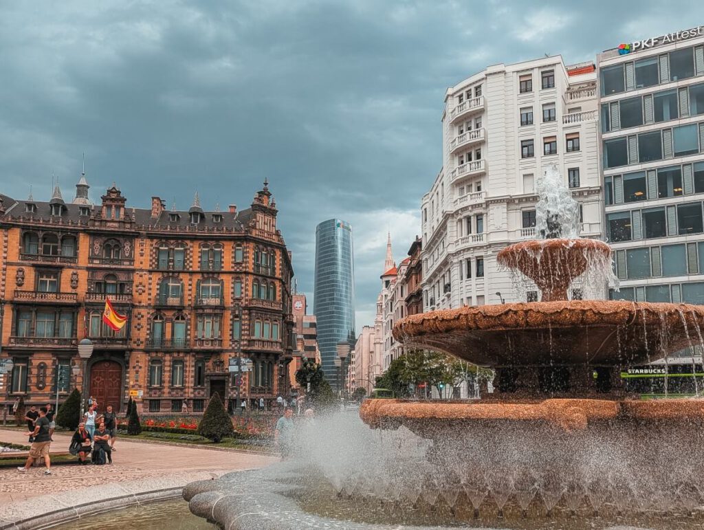 Springbrunnen am Plaza de don Federico Moyua in Bilbao