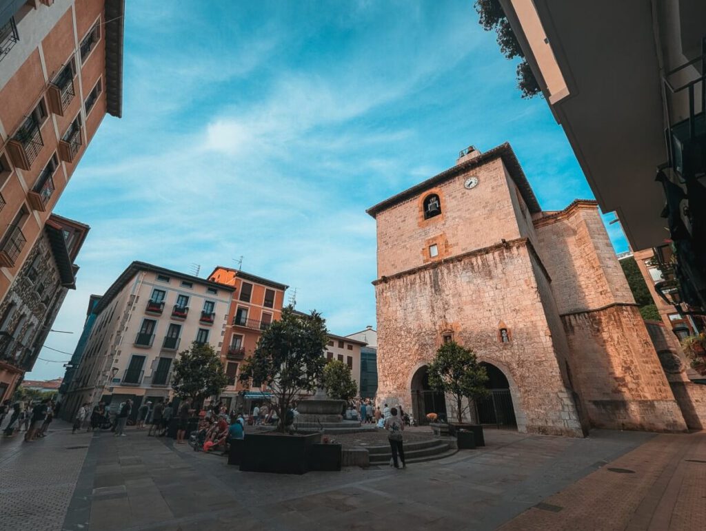 Kirche Santa María la Real am Plaza Zaharra in Deba