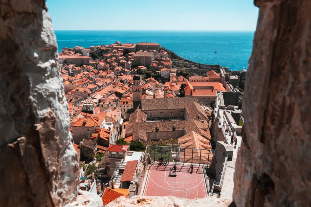 Blick vom Minčeta-Turm über dien DächerDubrovniks