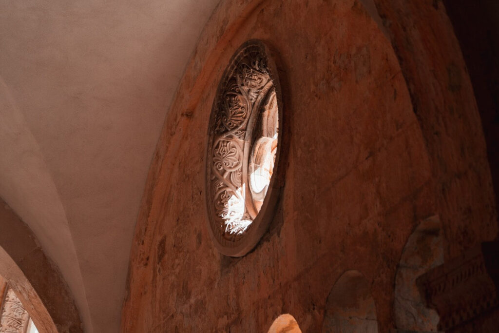 Rundfenster von Licht durchflutet im Franziskaner Kloster Dubrovnik