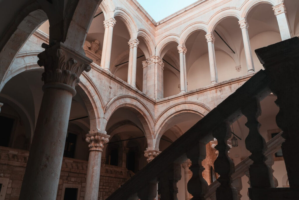 Der Innenhof des Rektorenpalastes in Dubrovnik