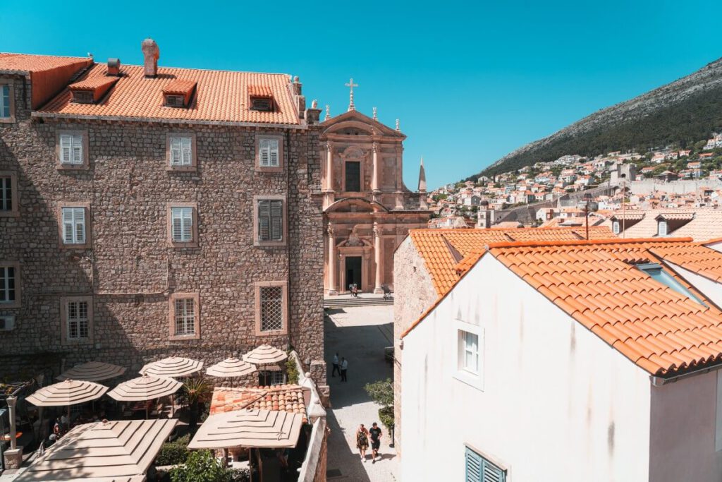 Innen hof des Rudjer Restaurants bei der Ignatius Kirche