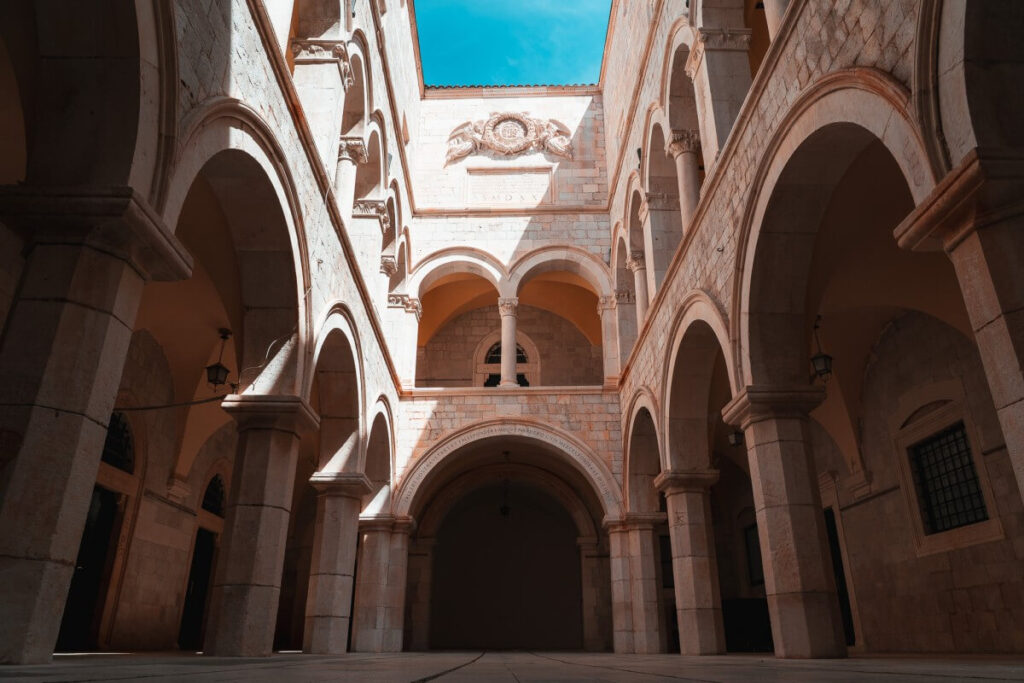 Innenhof des Sponza Palastes