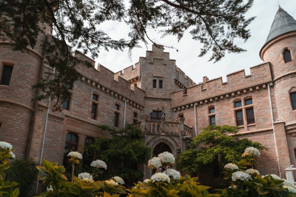 Der Innenhof des Schloss Abbadie.