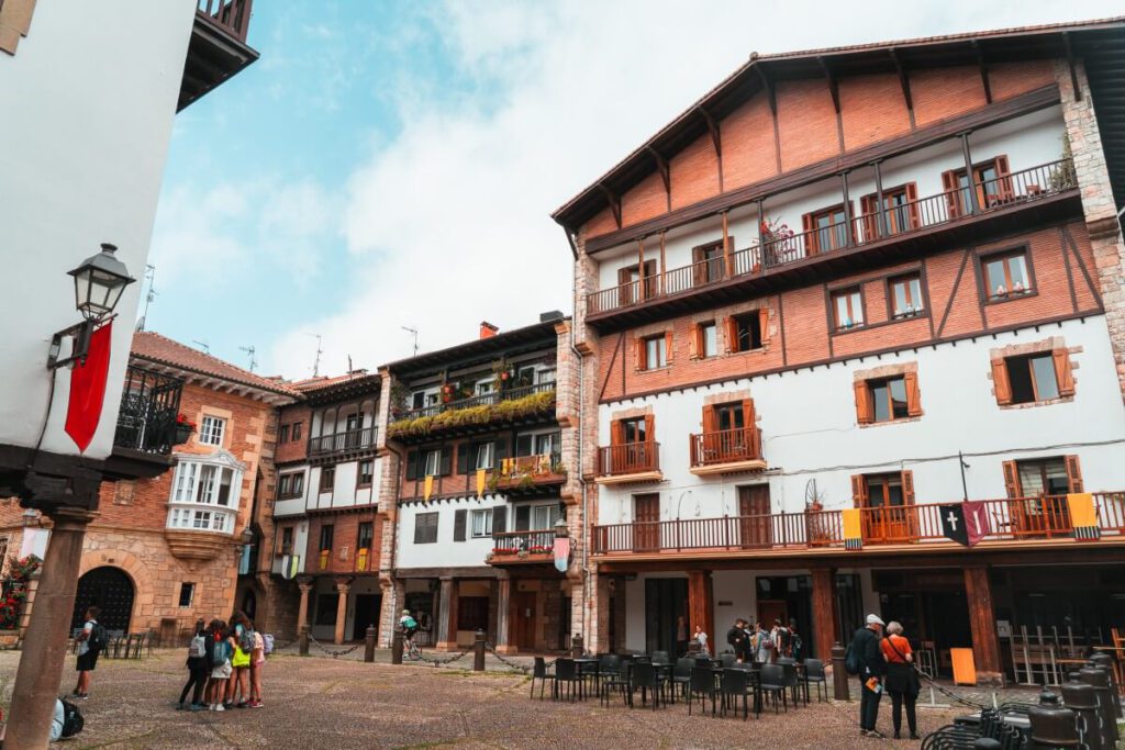 Platz Gipuzkoa Enparantza in Hondarribia