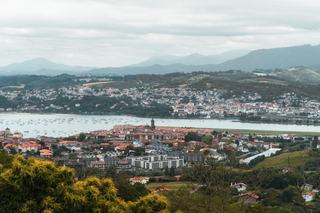 Blick auf Hondarribia und Hendaye